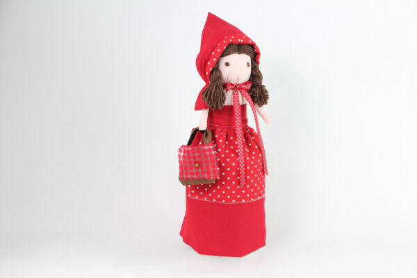 Muñeca de Caperucita Roja y muñeca de la abuelita de Caperucita Roja de dandaratoys.com